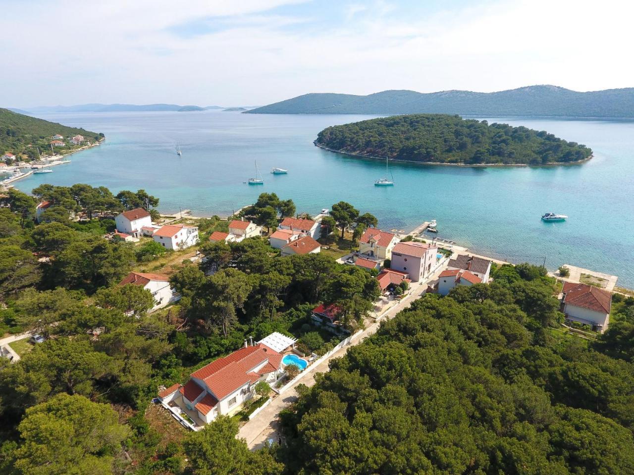 Spacious Holiday Home In Molat With Pool Brgulje Exterior foto
