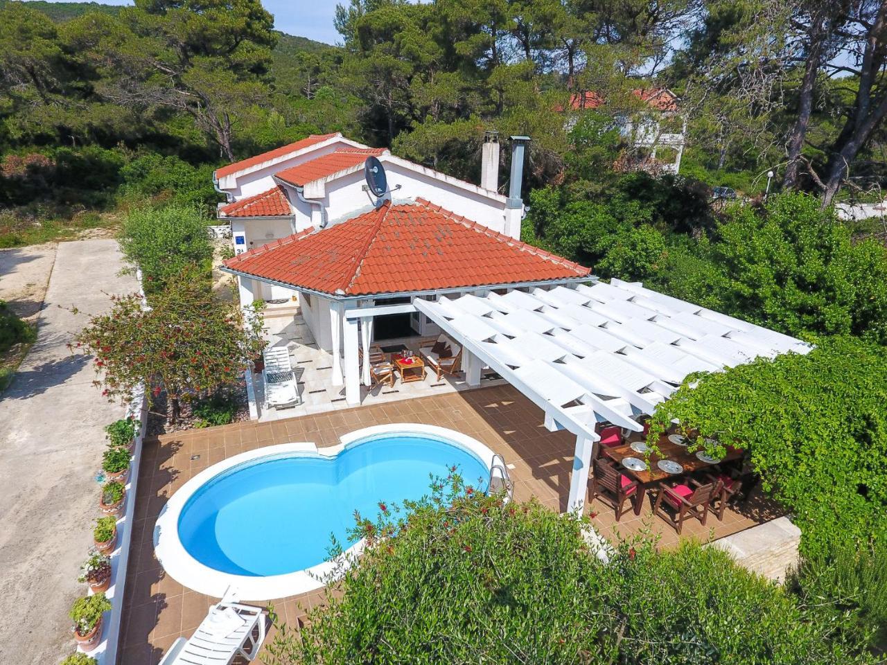 Spacious Holiday Home In Molat With Pool Brgulje Exterior foto